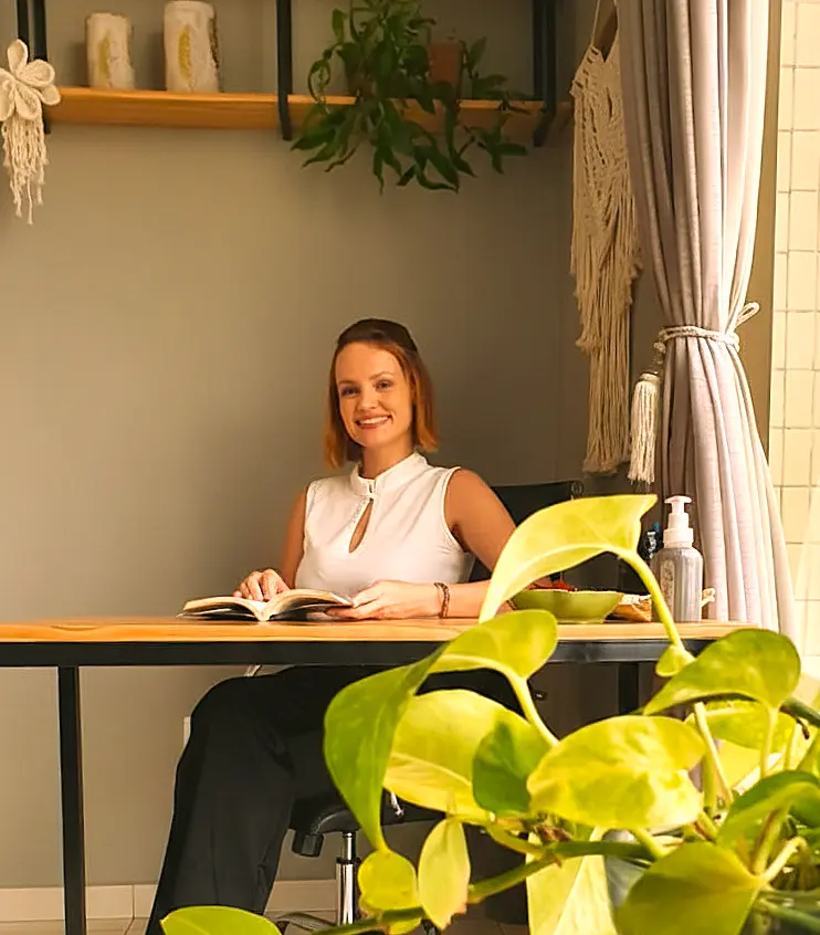 Retrato profissional da psicóloga Raissa Ramos